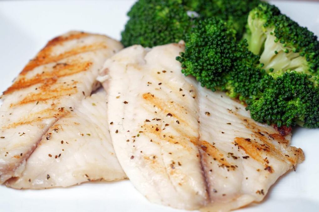 ماهی پخته یا آب پز یک غذای مقوی در منوی رژیم غذایی اسامه حمدی است